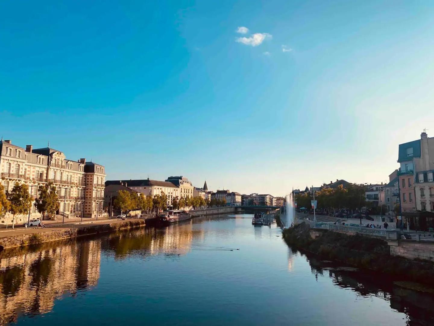 Logement Neuf "Meuse" - Hyper Centre - Parking Proche - Proche Gare - 4 Chambres - Terrasse Couverte - Wifi ! Gere Par Prestazen'Services Verdun-sur-Meuse Exteriör bild