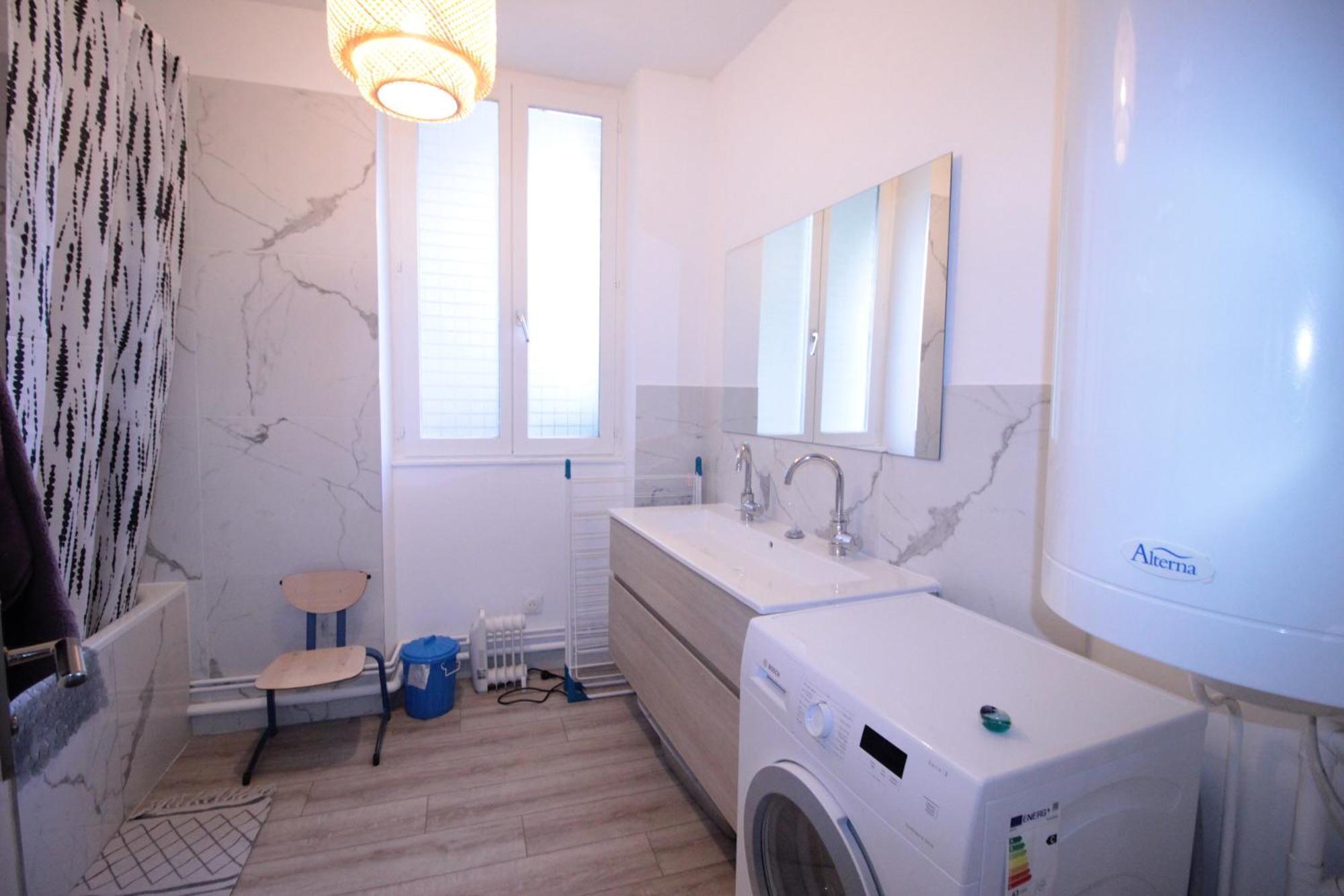 Logement Neuf "Meuse" - Hyper Centre - Parking Proche - Proche Gare - 4 Chambres - Terrasse Couverte - Wifi ! Gere Par Prestazen'Services Verdun-sur-Meuse Exteriör bild